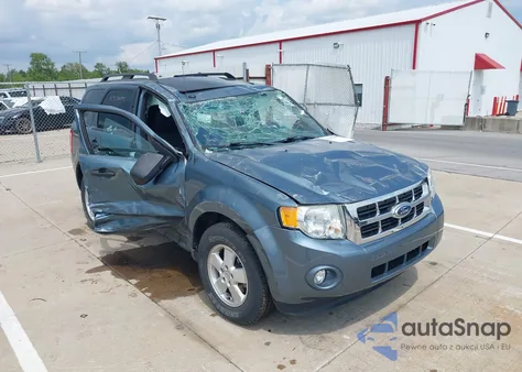 2011 Ford Escape Xlt z USA, uszkodzony, nr VIN 1FMCU9D75BKB71536